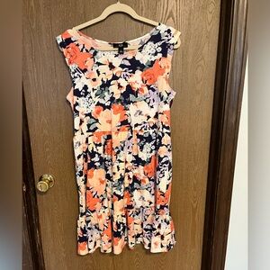 AGB floral mini dress with flutter sleeves. Size L. Perfect teacher dress!